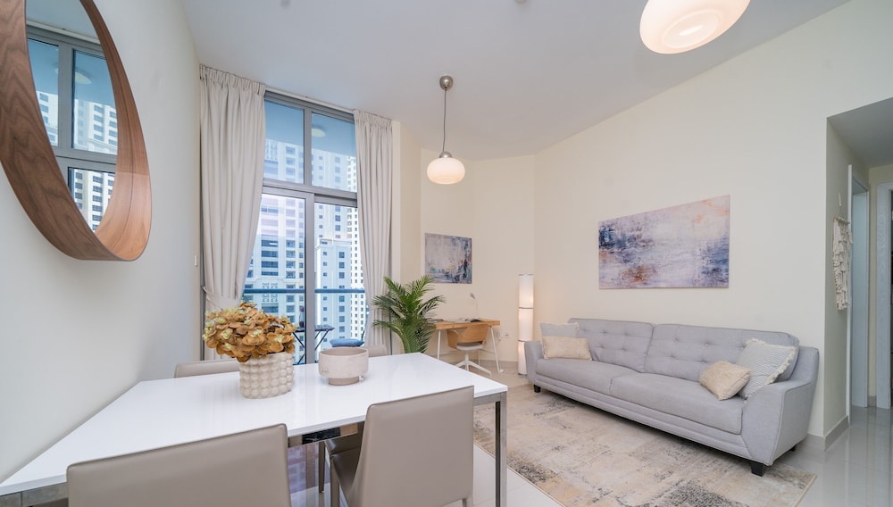 Impressive View 2BR in Dubai Marina Walk2Beach — 4-Star Luxury Hotel in Dubai, United Arab Emirates