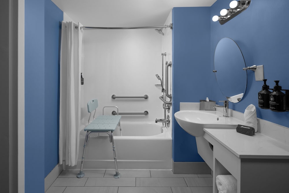 Hotel Indigo Mount Pleasant by IHG - photo 16