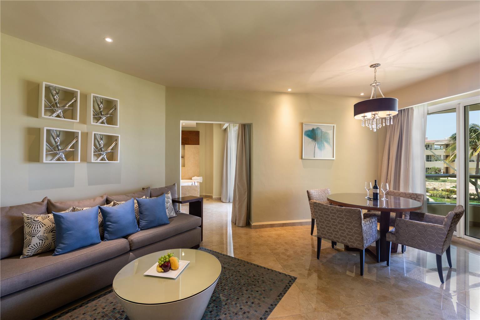 Governor Suite Lvng Rm