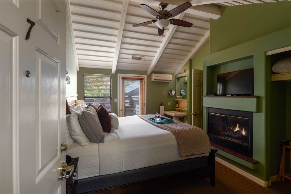 The Inn Above Oak Creek - photo 23