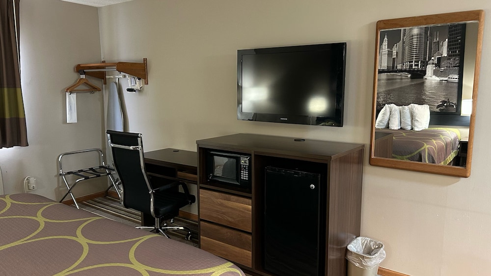 Super 8 by Wyndham Gilman - photo 4