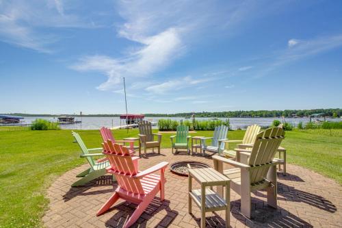 Large Home on Lake Edward with Deck and Fire Pit — 4-Star Luxury Hotel in Nisswa, United States