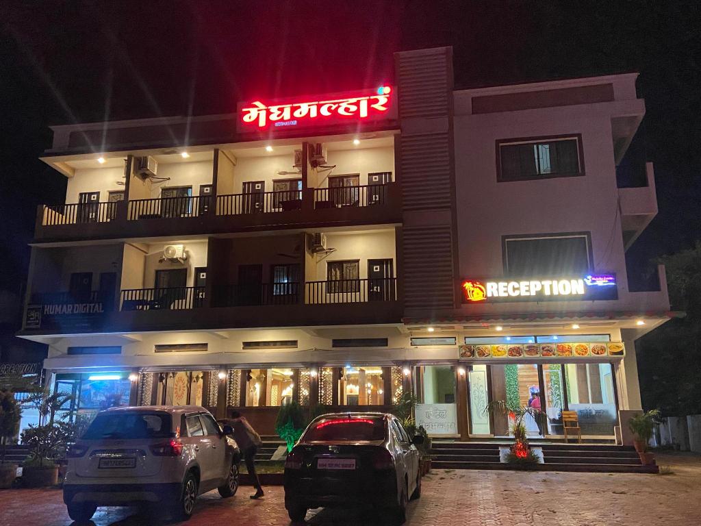 Hotel MeghMalhar Lodging — hotel in Jejuri