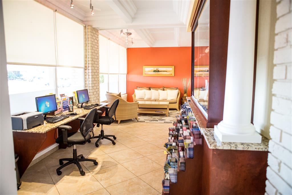 Best Western Plus Yacht Harbor Inn - photo 17