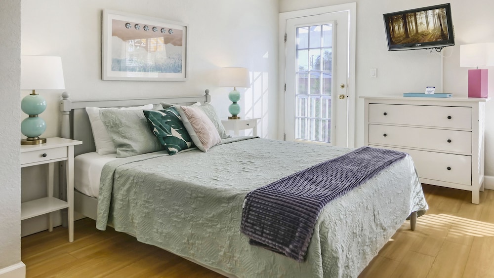 Coconut Inn in Saint Pete Beach, United States