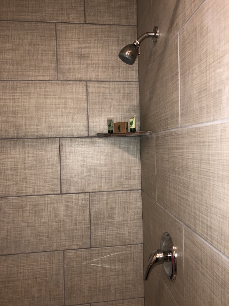 Cedar Inn & Suites - photo 44