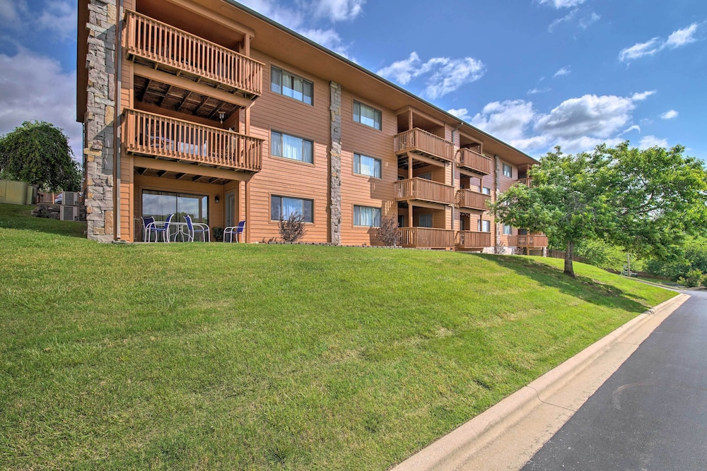 Branson Getaway w Balcony & Resort Amenities - photo 16