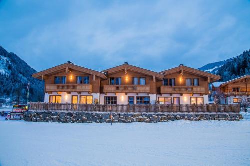 Chalets Hotter Ferienhaus mit E Ladestation in Zell Am Ziller, Austria