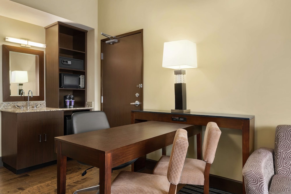 Embassy Suites by Hilton Salt Lake West Valley City - photo 18