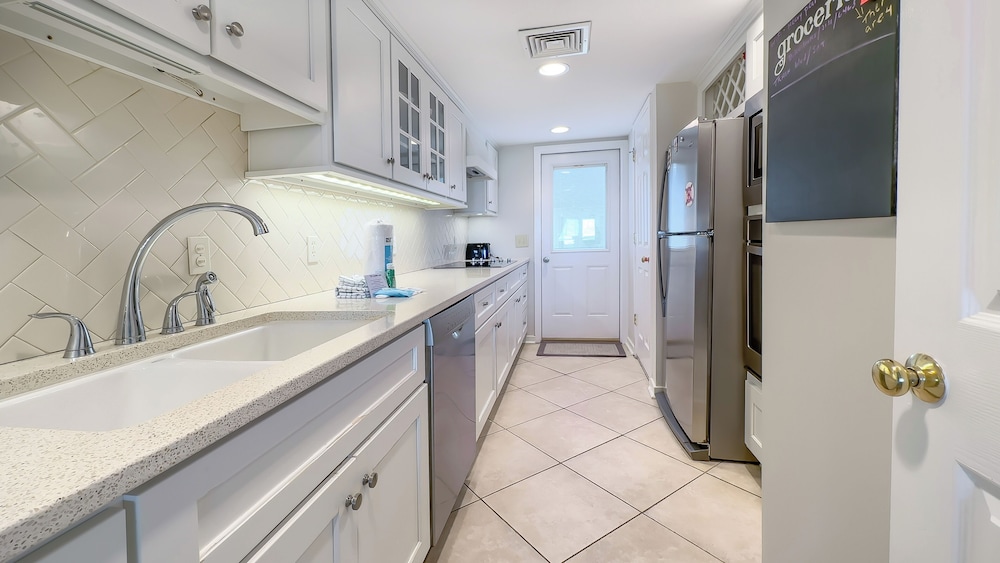 744 Schooner Court at The Sea Pines Resort - photo 4