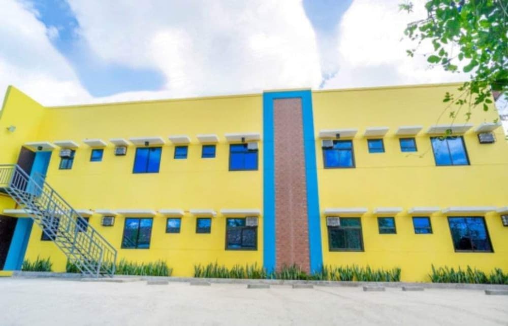 Yellow Pad by OYO Rooms - carbon neutral hotel in Davao