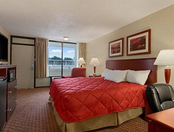 Ramada Burlington Hotel & Conference Center - photo 6