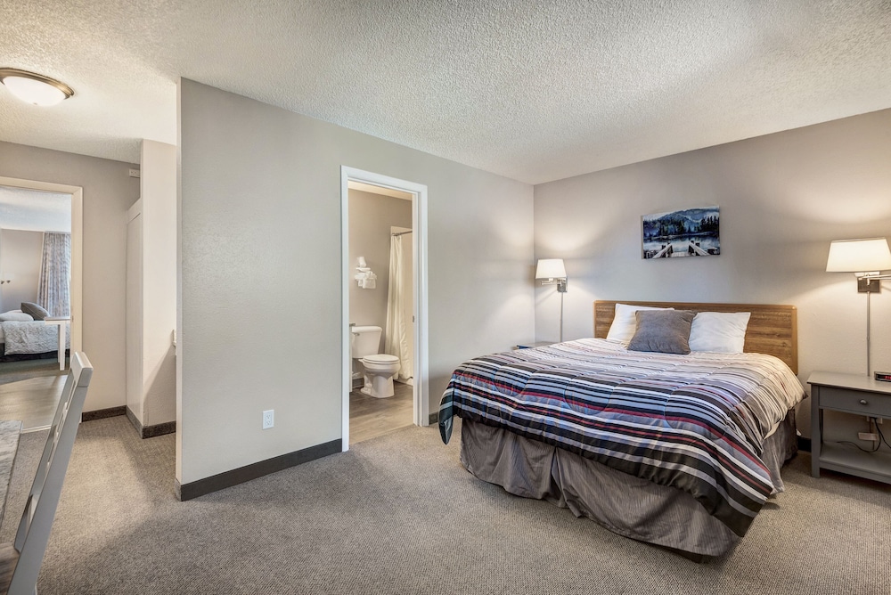 Bend Riverside Inn & Suites - photo 37