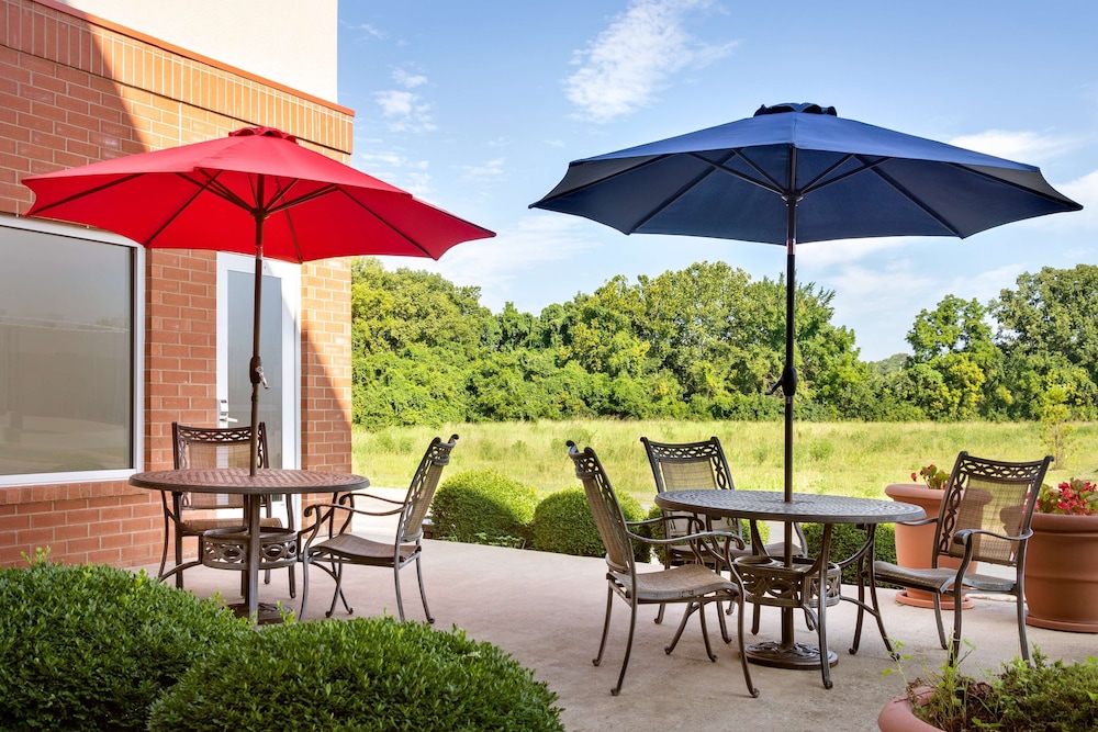 Hampton Inn St. Louis Columbia - photo 28