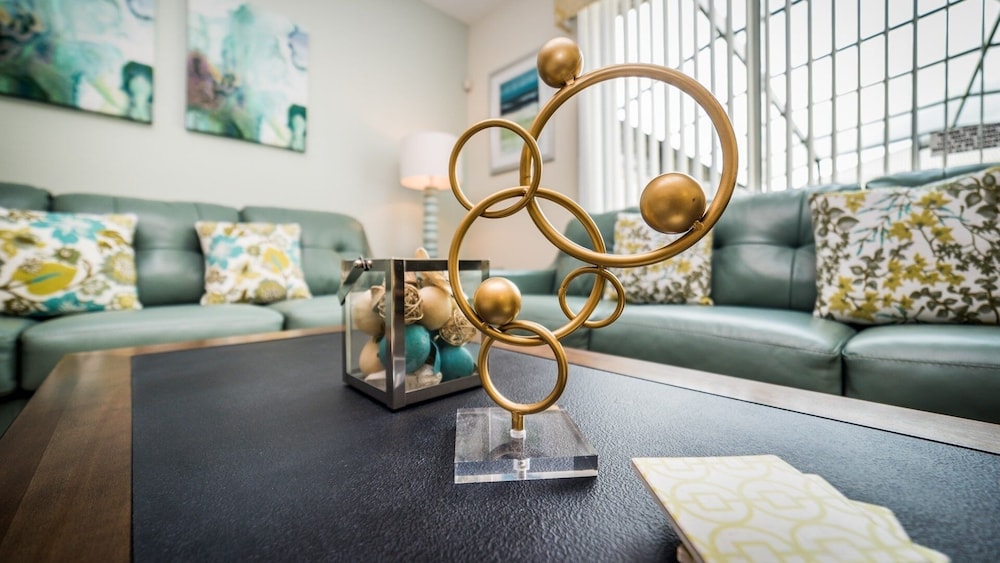 9041 Dogleg — 4-Star Luxury Hotel in Davenport, United States