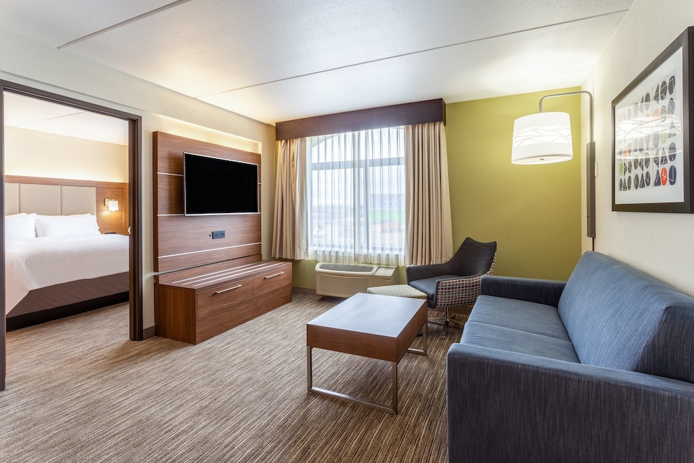 Holiday Inn Express & Suites Cedar Falls Waterloo by IHG - photo 11