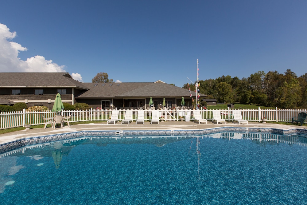Commodores Inn - photo 41