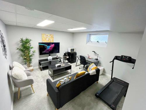 Stylish Basement Suite with Modern Comforts — 4-Star Luxury Hotel in Winnipeg, Canada