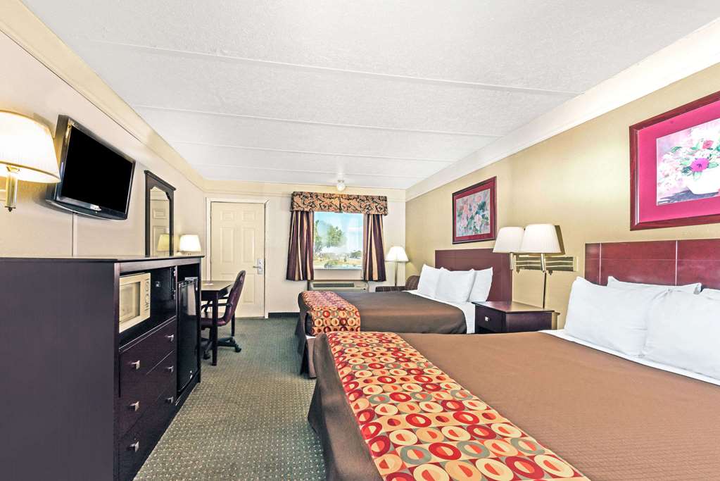 Days Inn by Wyndham Gainesville - photo 16