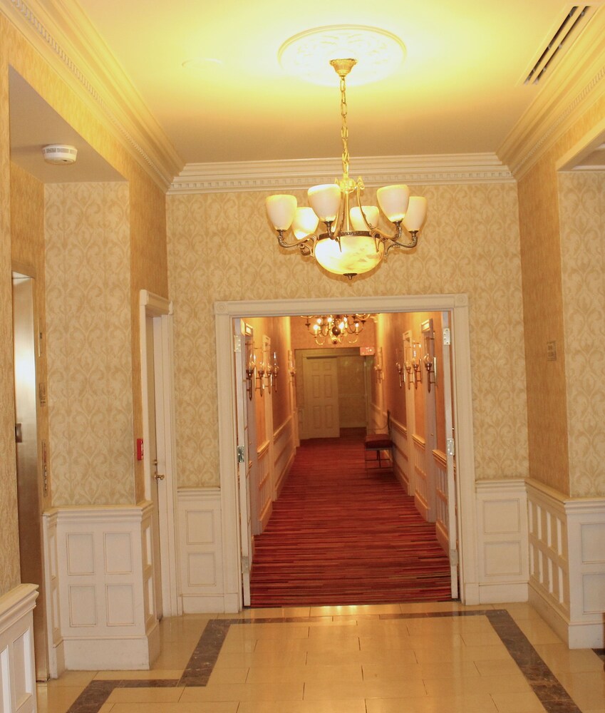 Roberts Riverwalk Urban Resort Hotel - photo 49