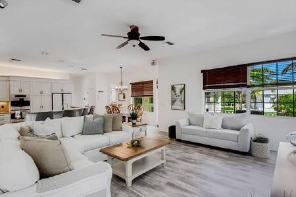 Siesta Key Marvel Pool SPA Deeded Beach Access - photo 19