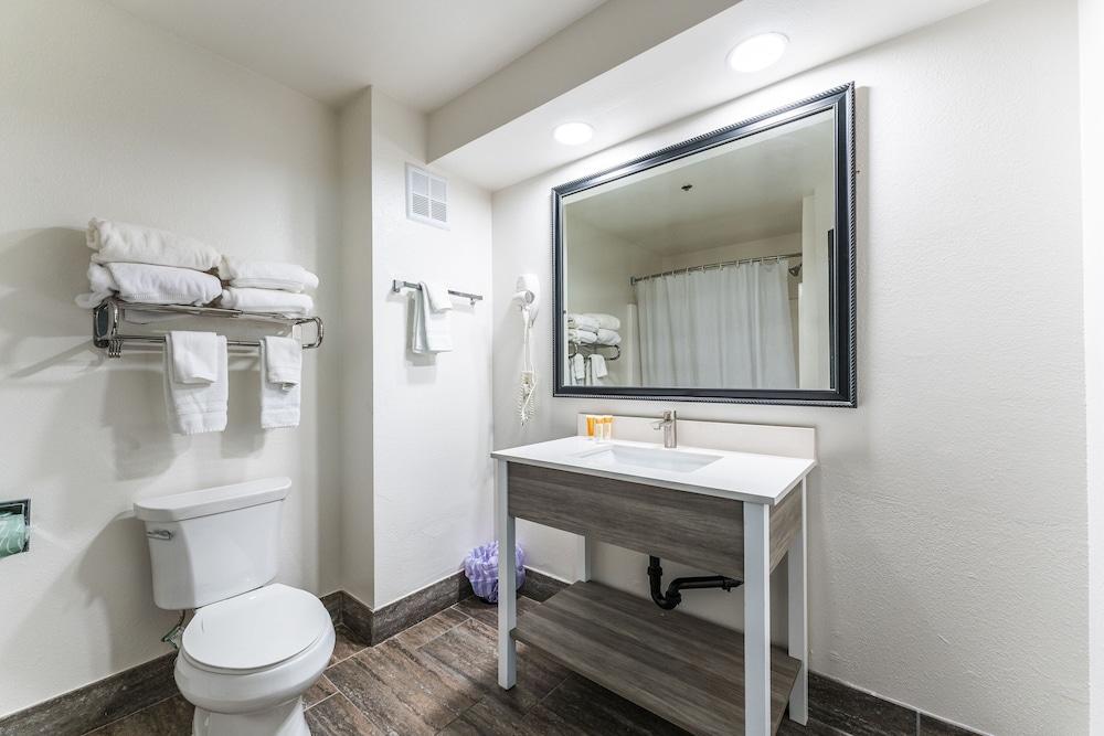 Hawthorn Suites by Wyndham Tempe - photo 51