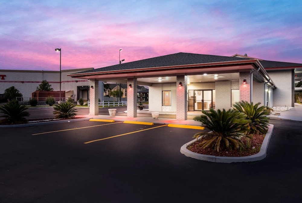 Red Roof Inn & Suites Thomasville - photo 28