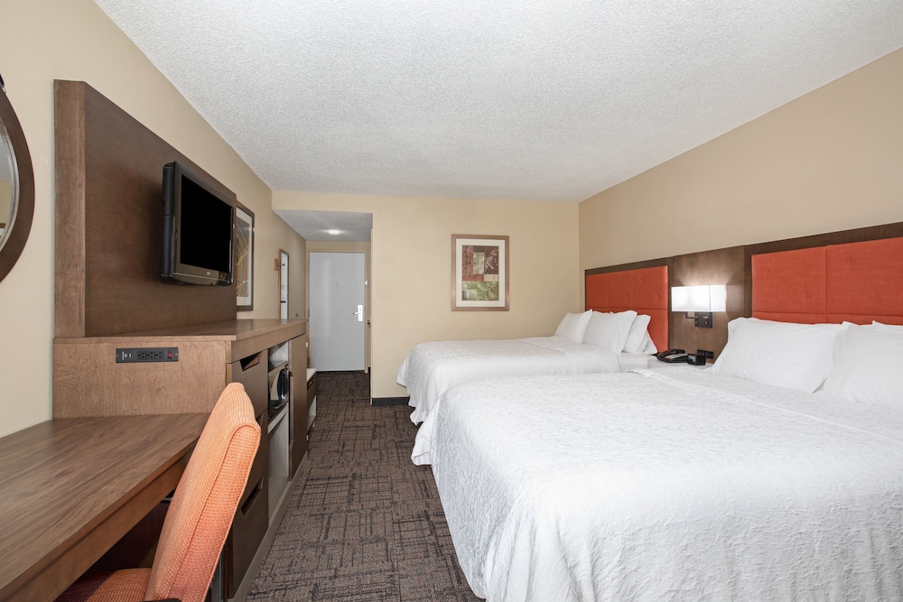 Hampton Inn Jonesboro - photo 4