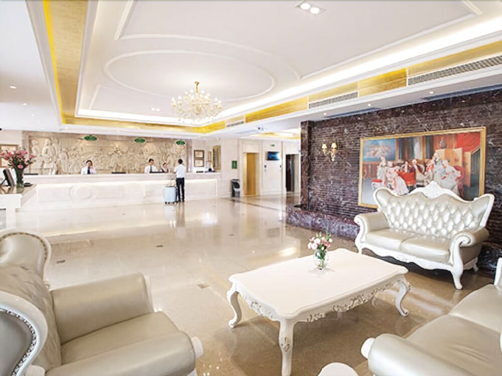 Vienna Hotel Guangzhou Shaheding Metro Station Branch — 4-Star Luxury Hotel in Guangzhou, People's Republic of China