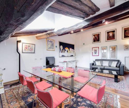 Appartamento Piazza del parlamento 3 — 4-Star Luxury Hotel in Rome, Italy