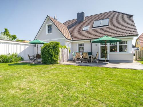 Haus Strandlust Wf 04 — 4-Star Luxury Hotel in Wustrow, Germany