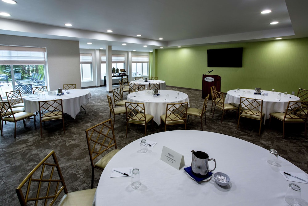 Hilton Garden Inn New York Staten Island - photo 68
