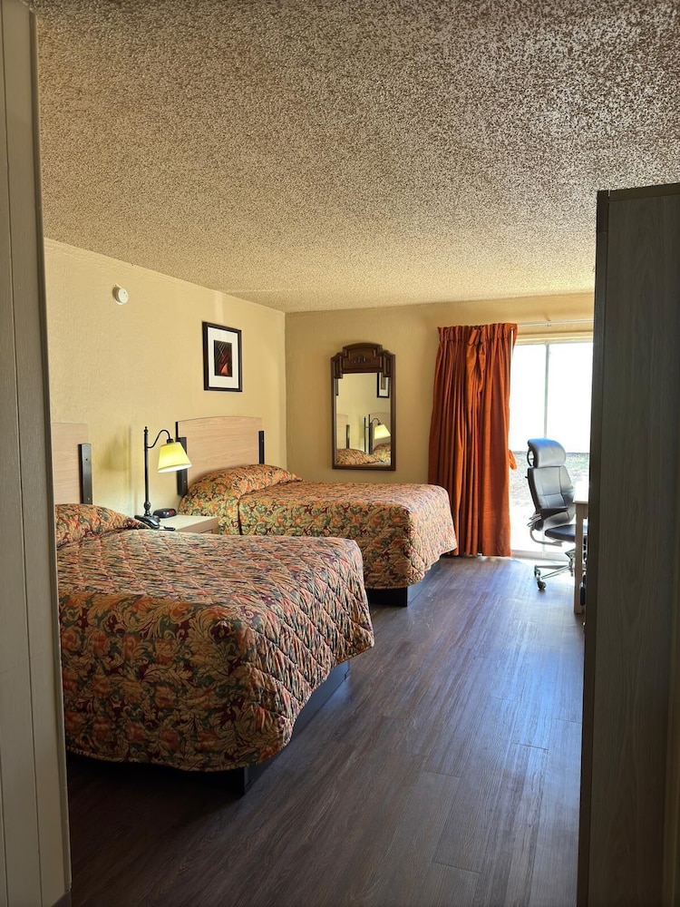 American Inn & RV Park - photo 8