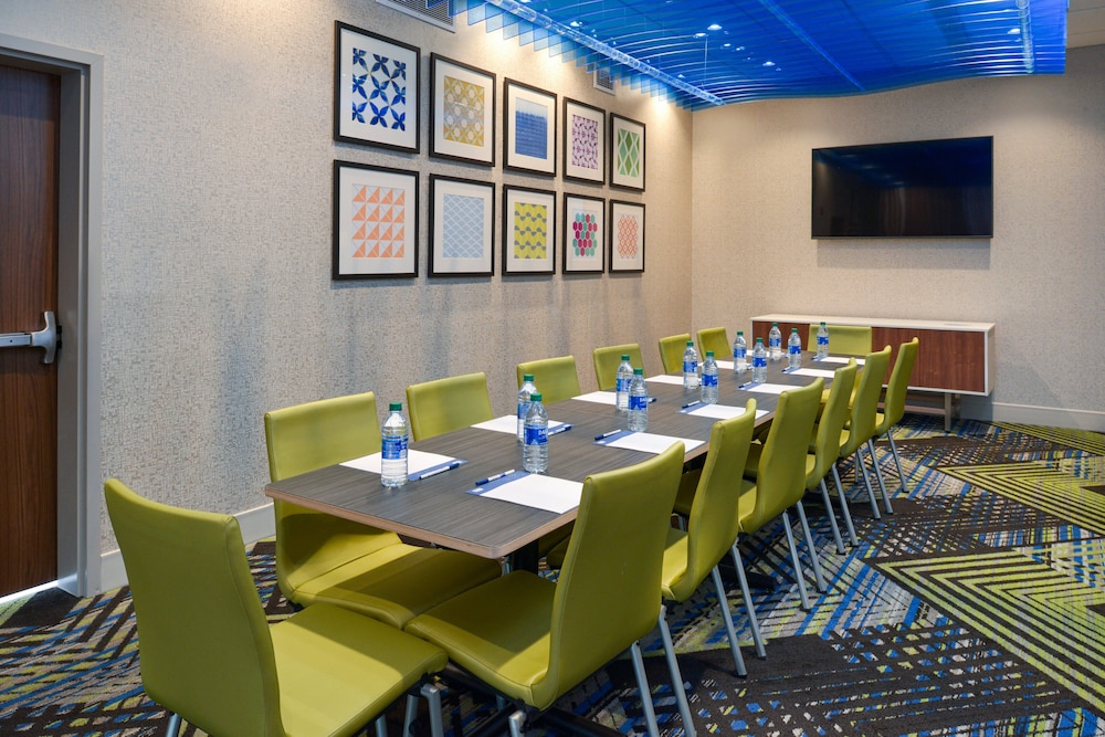 Holiday Inn Express & Suites Elko by IHG - photo 50