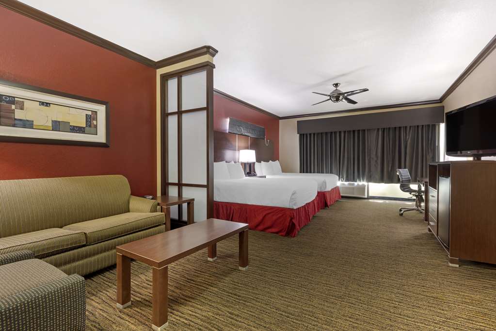 Best Western Plus Classic Inn & Suites - photo 8