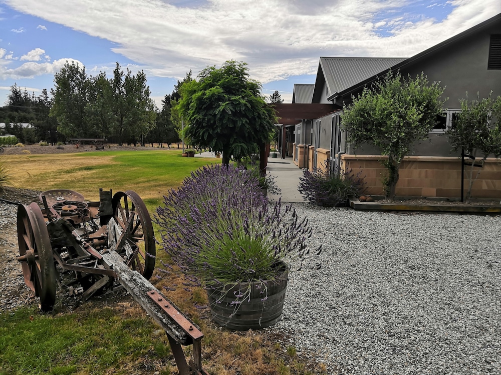 Vines on Bannockburn — hotel in Cromwell