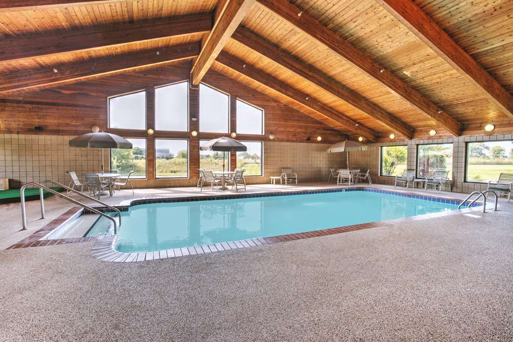 Super 8 by Wyndham Davenport - photo 3