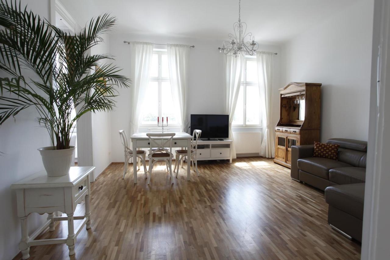 Casa Nostra Helle Wohnung direkt am Augarten — 4-Star Luxury Hotel in Vienna, Austria