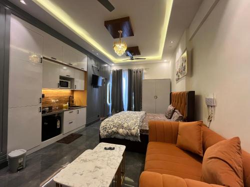 North Eye Studio — 4-Star Luxury Hotel in Noida, India