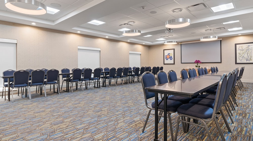 Holiday Inn Express and Suites Macon North - photo 56
