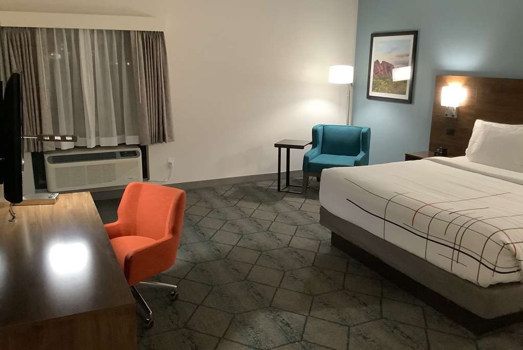 La Quinta Inn & Suites by Wyndham Littleton Red Rocks - photo 20
