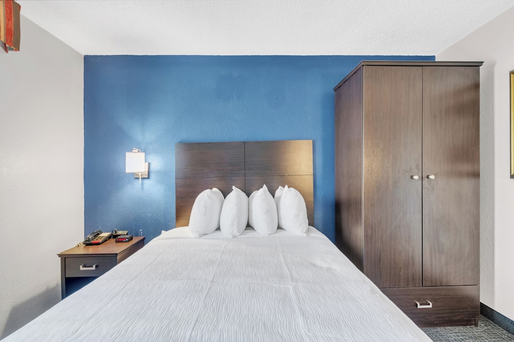 City Center Inn by OYO I 64 Newport News - photo 18