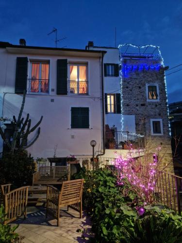 La Torretta di Piero con terrazzi e parcheggio privato Citra zero zero ottanta 31LST0282 — 4-Star Luxury Hotel in Imperia, Italy