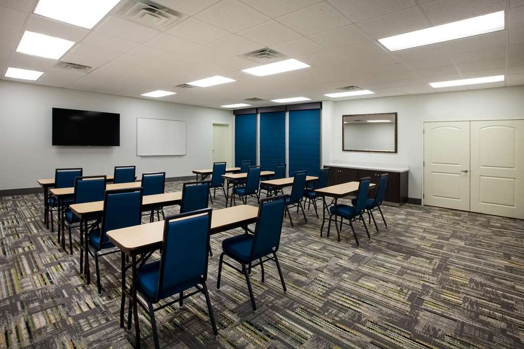 La Quinta Inn & Suites by Wyndham Odessa North - photo 25