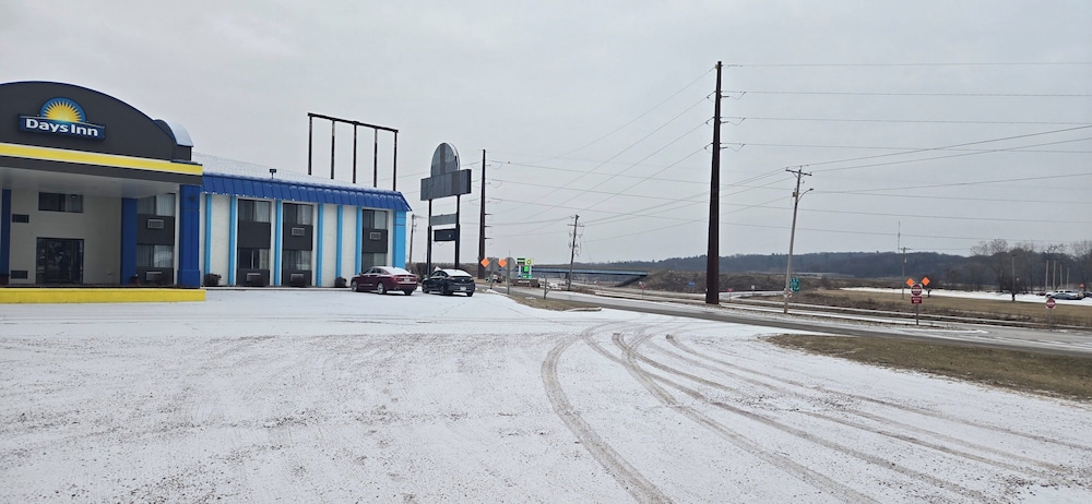 Days Inn by Wyndham Portage Cascade Mountain area - photo 79