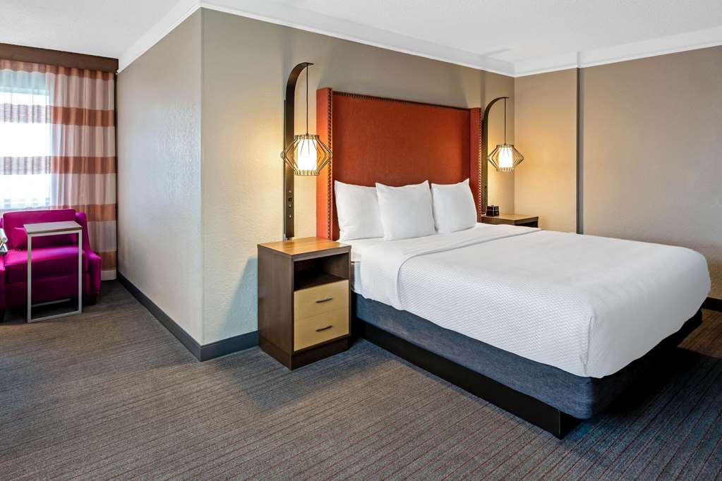 La Quinta Inn & Suites by Wyndham San Francisco Airport N - photo 21