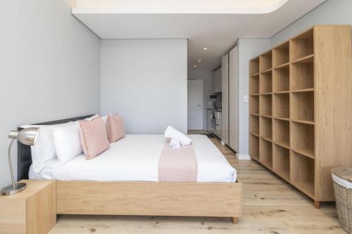 Modern Studio at 220onLoop City Views Comfort