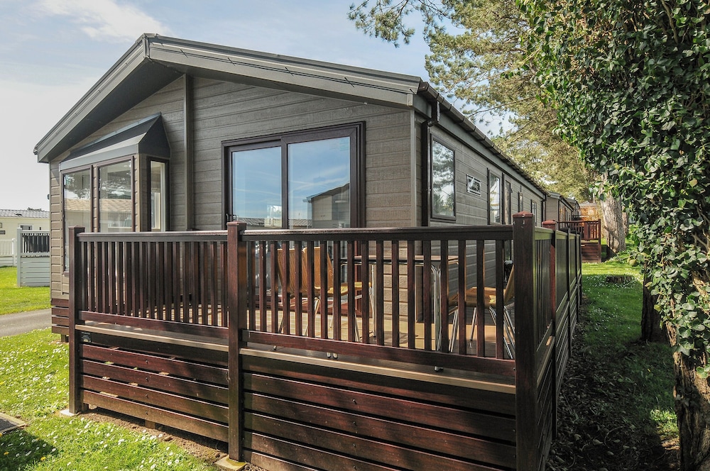 Lodge 9 at Landscove Holiday Park — 4-Star Luxury Hotel in Brixham, United Kingdom