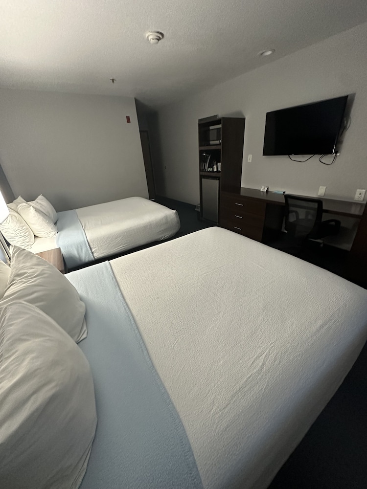 Sugar Creek Inn & Suites - photo 6