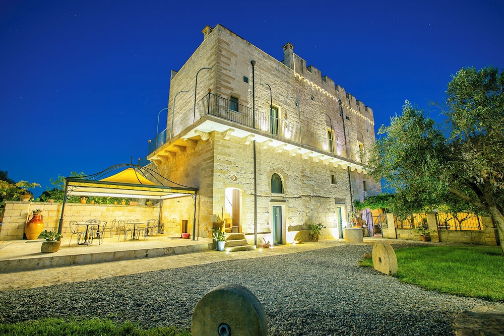 Masseria Antoglia — Villa Castelli